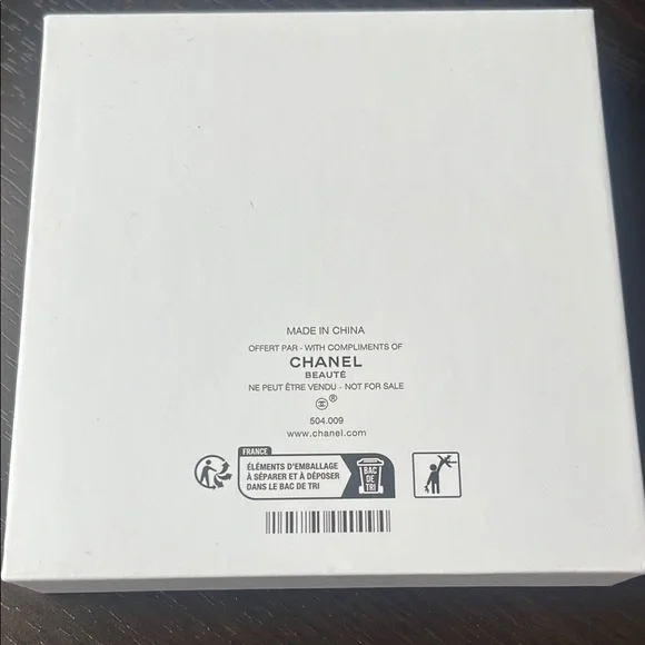 Chanel Beauté Black and Gold Padlock Duo - Picture 5 of 6